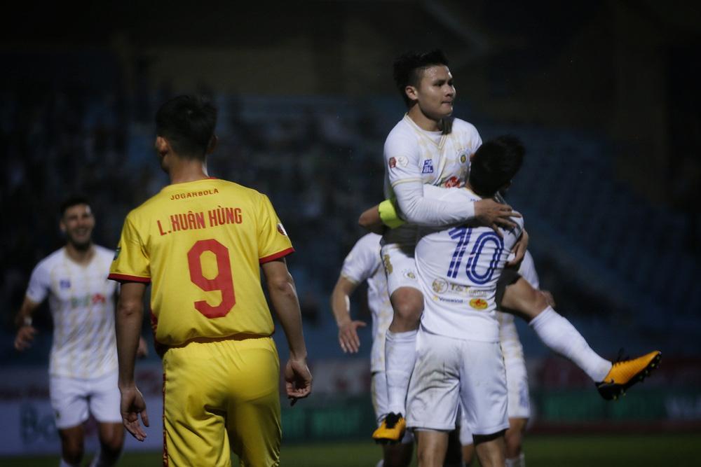 Sau lời chia tay phũ phàng, Quang Hải tặng thầy Park quà ý nghĩa?-2