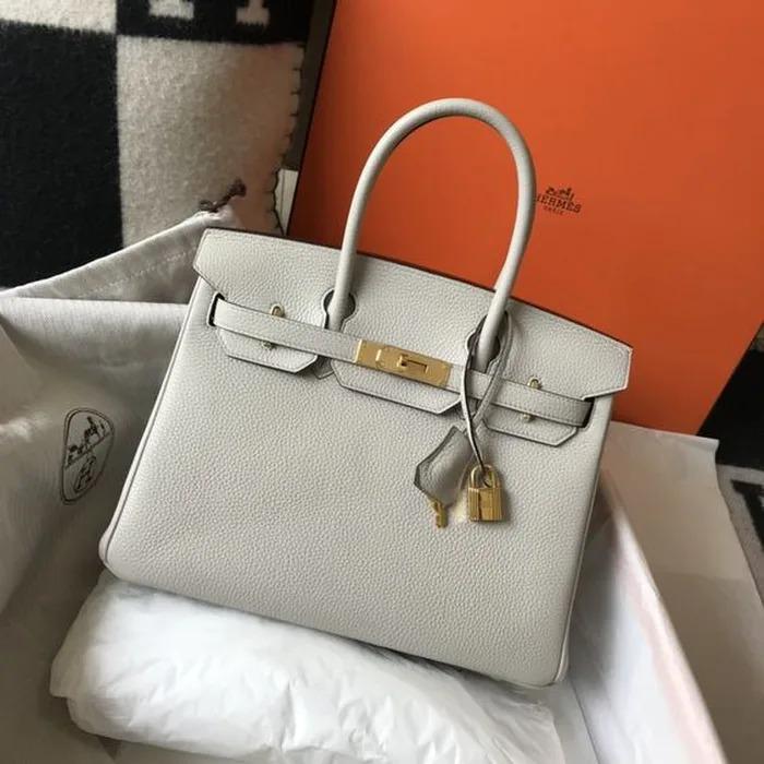 Paradox: Customers have to flatter employees to buy Hermès-1 bags