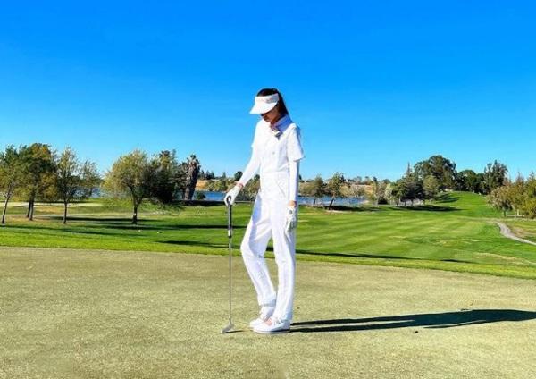 Phạm Hương hễ chơi golf là kín mít, khác hẳn dàn Hậu quê nhà-4