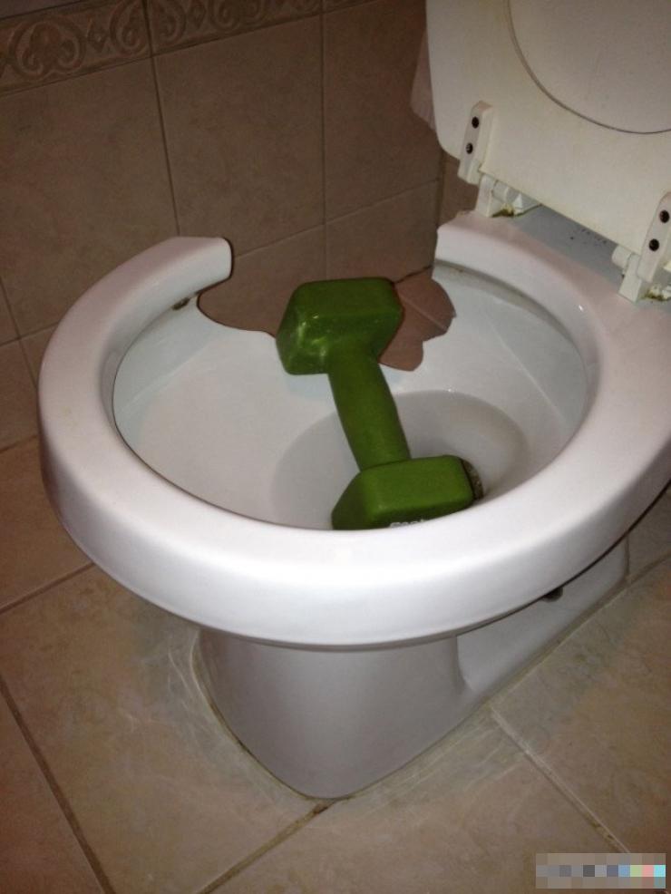 Loạt trò nghịch dại oái oăm của lũ trẻ, bố mẹ không tức điên mới lạ-8