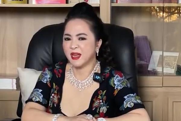 Video: Công an xuất hiện ở nhà bà Phương Hằng-7