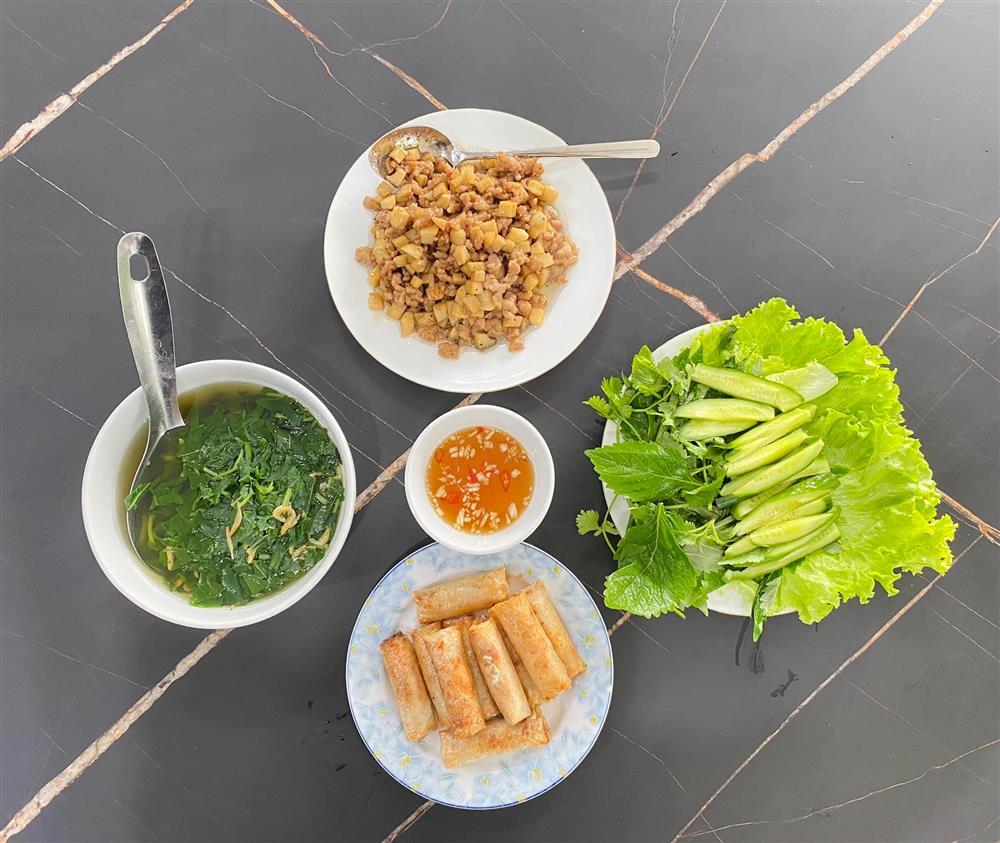 Dâu đảm khoe mâm cơm 3 người dưới 100k, nhà chồng khen hết sảy-2