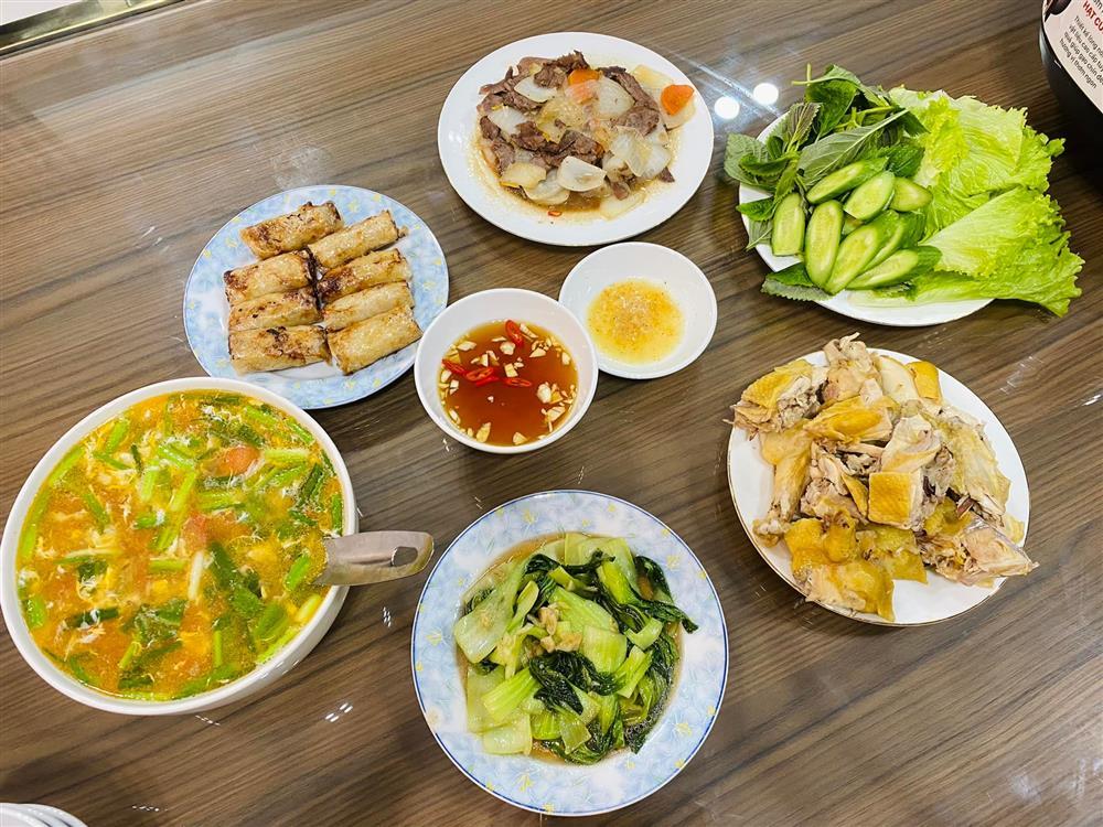 Dâu đảm khoe mâm cơm 3 người dưới 100k, nhà chồng khen hết sảy-5