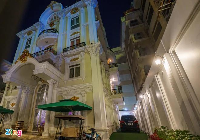 Video: Công an xuất hiện ở nhà bà Phương Hằng-2