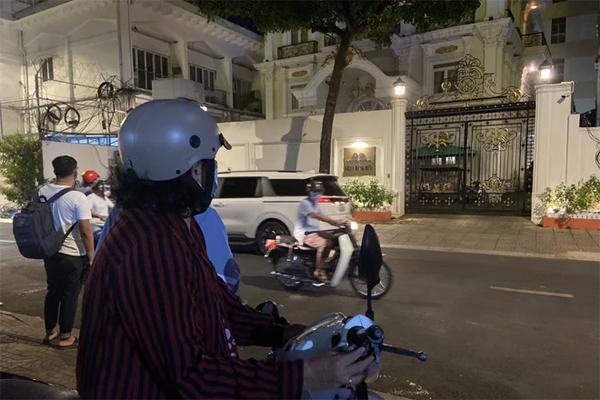 Video: Công an xuất hiện ở nhà bà Phương Hằng-5