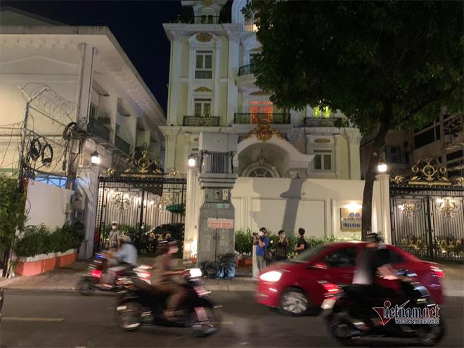 Video: Công an xuất hiện ở nhà bà Phương Hằng-6