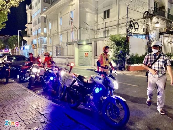 Video: Công an xuất hiện ở nhà bà Phương Hằng-4