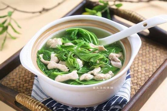 Lá nhiều người không dám ăn, đem nấu với ức gà thành món đại bổ