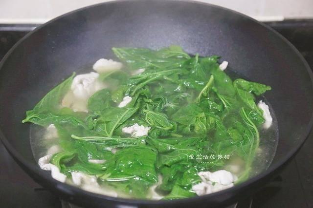 Lá nhiều người không dám ăn, đem nấu với ức gà thành món đại bổ-4