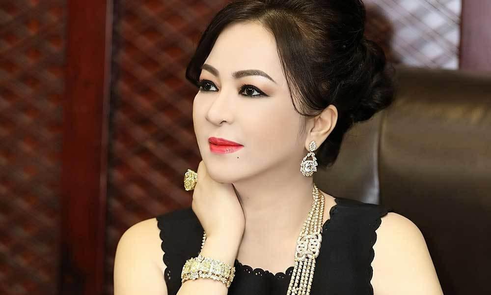 What did Cong Vinh, Dam Vinh Hung, Vy Oanh say when Phuong Hang was arrested?-1