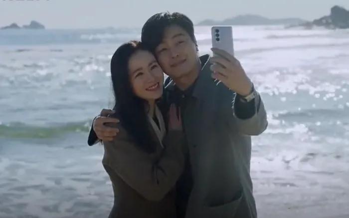 Nụ hôn của Son Ye Jin với tình trẻ lên Top 1 Naver-1