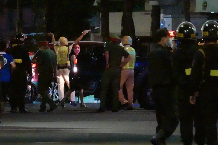 NÓNG: Hình ảnh mới nhất của bà Phương Hằng tại đồn công an-5