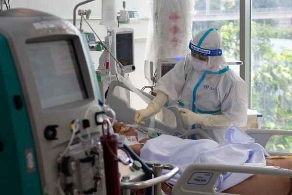 Người Hà Nội lạc vào ma trận khai báo online khi làm chứng nhận F0-3