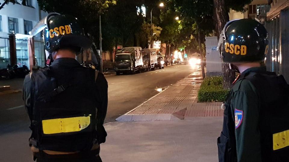 Thu giữ nhiều thùng tài liệu sau khi khám xét nhà bà Phương Hằng-2