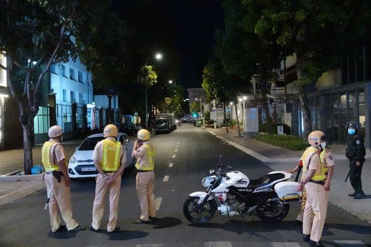 Ho Chi Minh City Police: Ms. Phuong Hang disregards the law-5