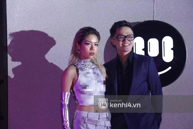 Rapper Tlinh cố tình để lộ nhũ hoa?-1