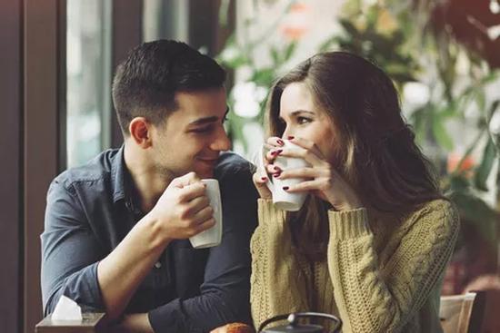 Người trong cuộc nói thật về 'ngoại tình không tình dục'