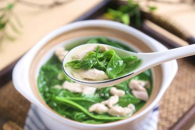 Loại lá nhiều người không dám ăn, nấu với ức gà thành món đại bổ-4