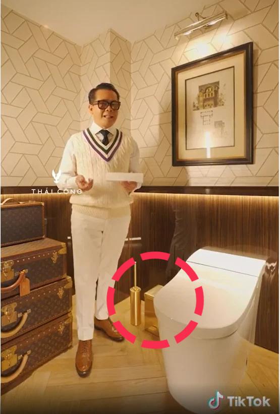 Designer Thai Cong teaches men to go to the toilet, netizens only look at the toilet -5