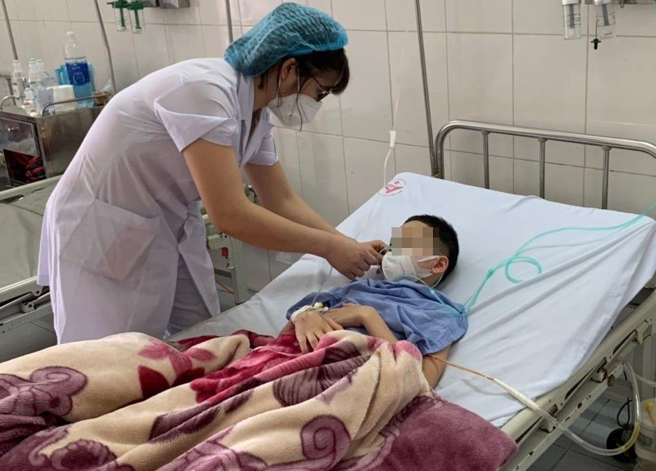 Mắc Covid-19 triệu chứng nhẹ, 2 tuần sau bé trai bị tràn dịch màng phổi-1