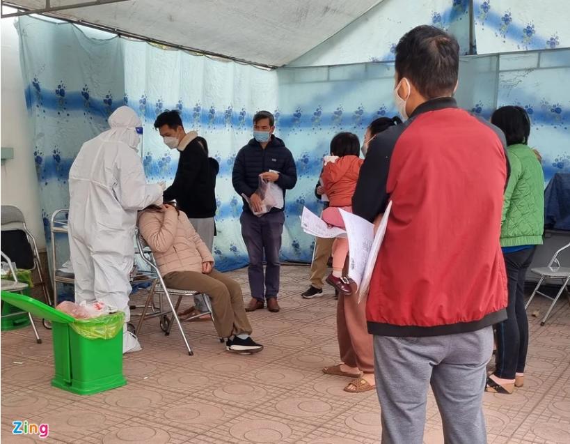 Người Hà Nội lạc vào ma trận khai báo online khi làm chứng nhận F0-2