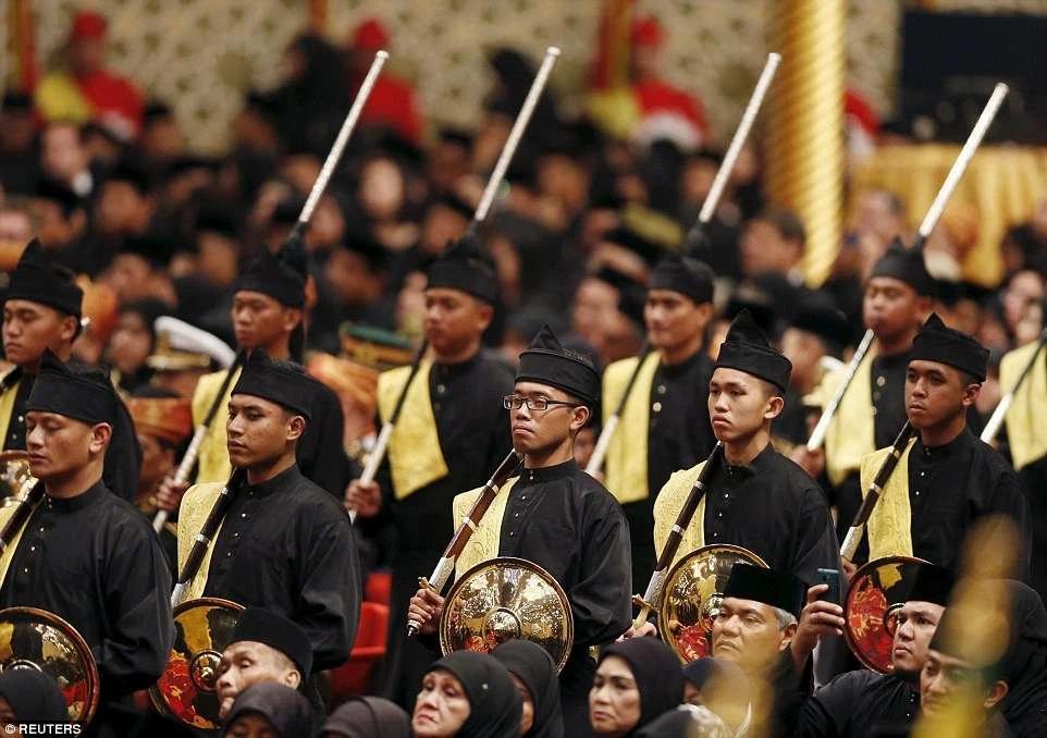 Đám cưới phủ vàng trong cung điện 1.788 phòng của Hoàng tử Brunei-4