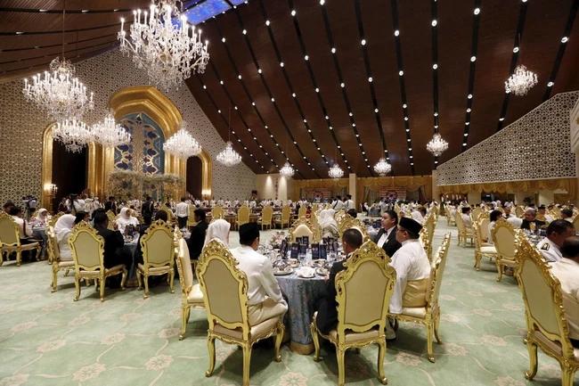 Đám cưới phủ vàng trong cung điện 1.788 phòng của Hoàng tử Brunei-9