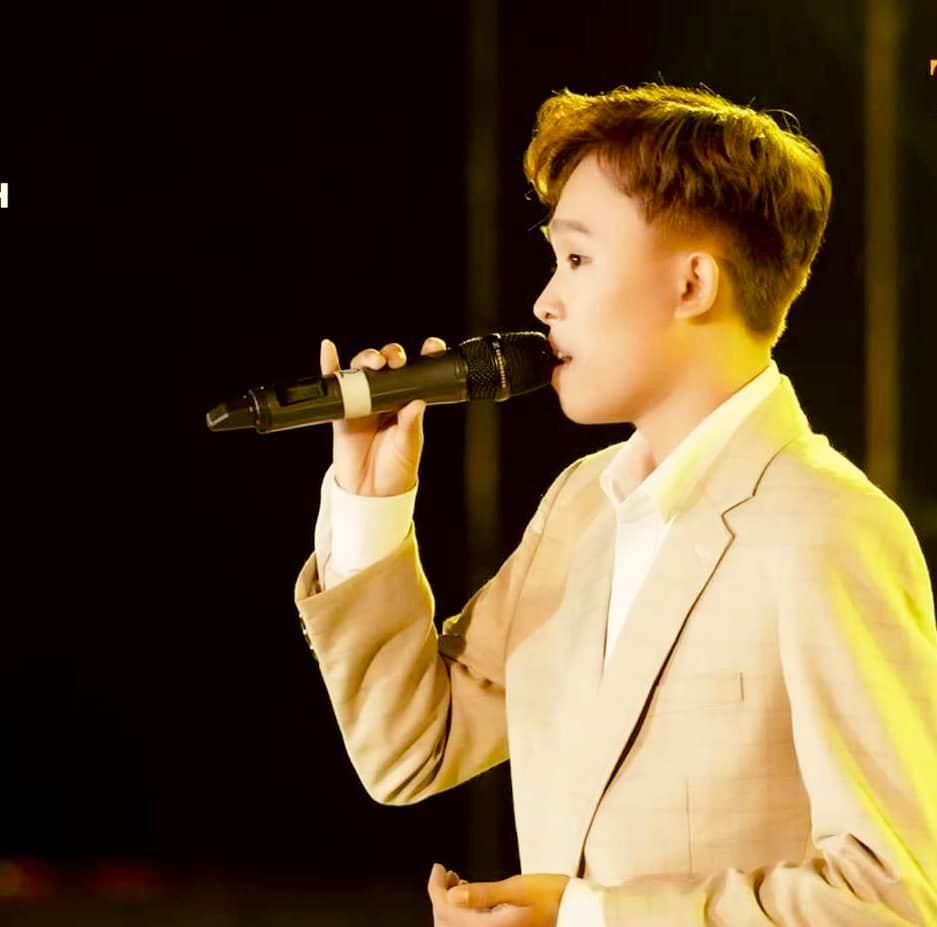 Netizens argue that Ho Van Cuong should sing Bolero or folk song?-3