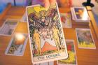 Bói bài Tarot tuần từ 28/3 đến 3/4/2022: Tiền mất tật mang