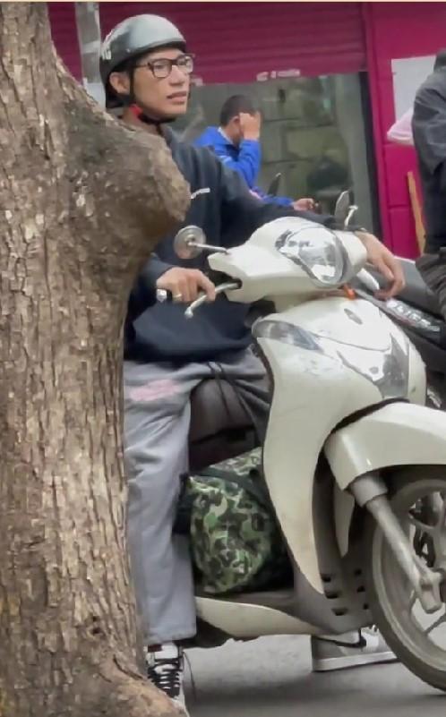 MCK bị mắng té tát vì cố tình không đeo khẩu trang giữa tâm dịch-2