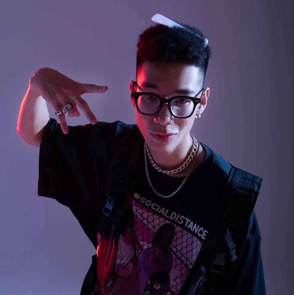 MCK bị mắng té tát vì cố tình không đeo khẩu trang giữa tâm dịch-4