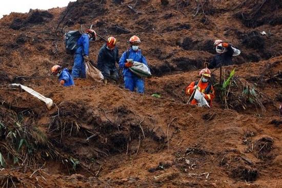 Trung Quốc tìm thấy hộp đen thứ 2 của máy bay gặp nạn