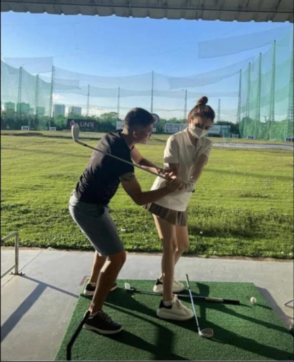 Check-in sân golf, em gái Công Vinh gặp sự cố khó đỡ-3