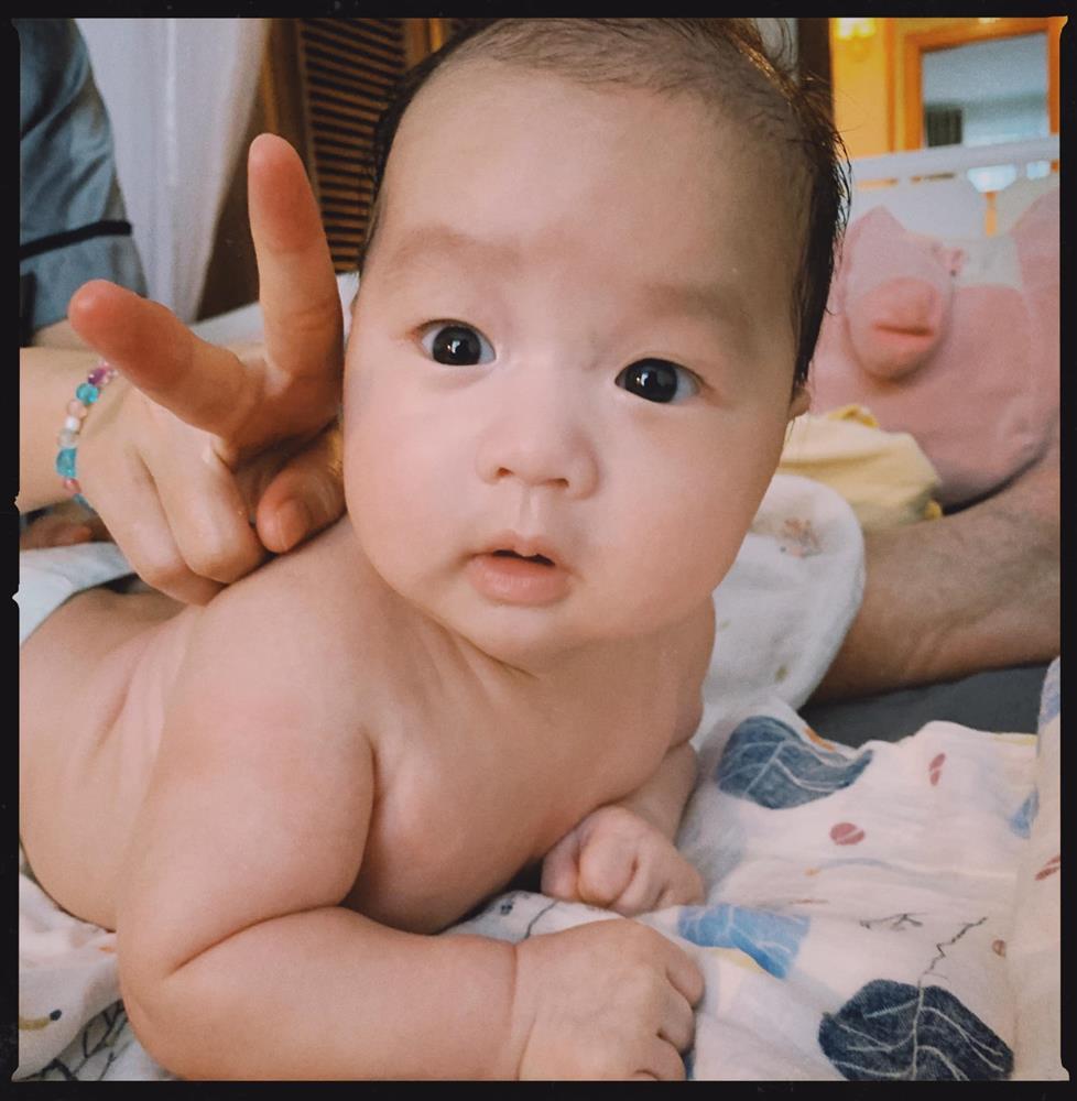 Em gái MC Diệp Chi khoe con 3 tháng tuổi, ngoại hình cưng xỉu-8