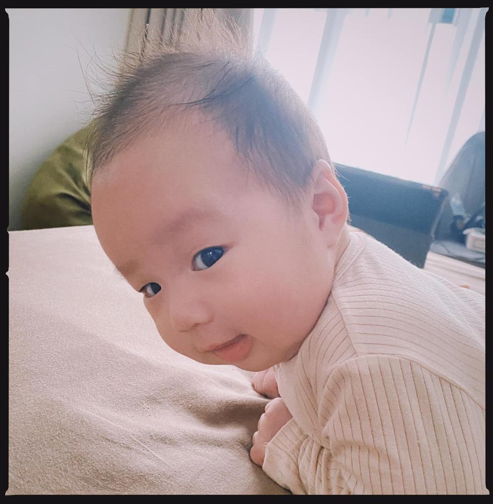 Em gái MC Diệp Chi khoe con 3 tháng tuổi, ngoại hình cưng xỉu-9