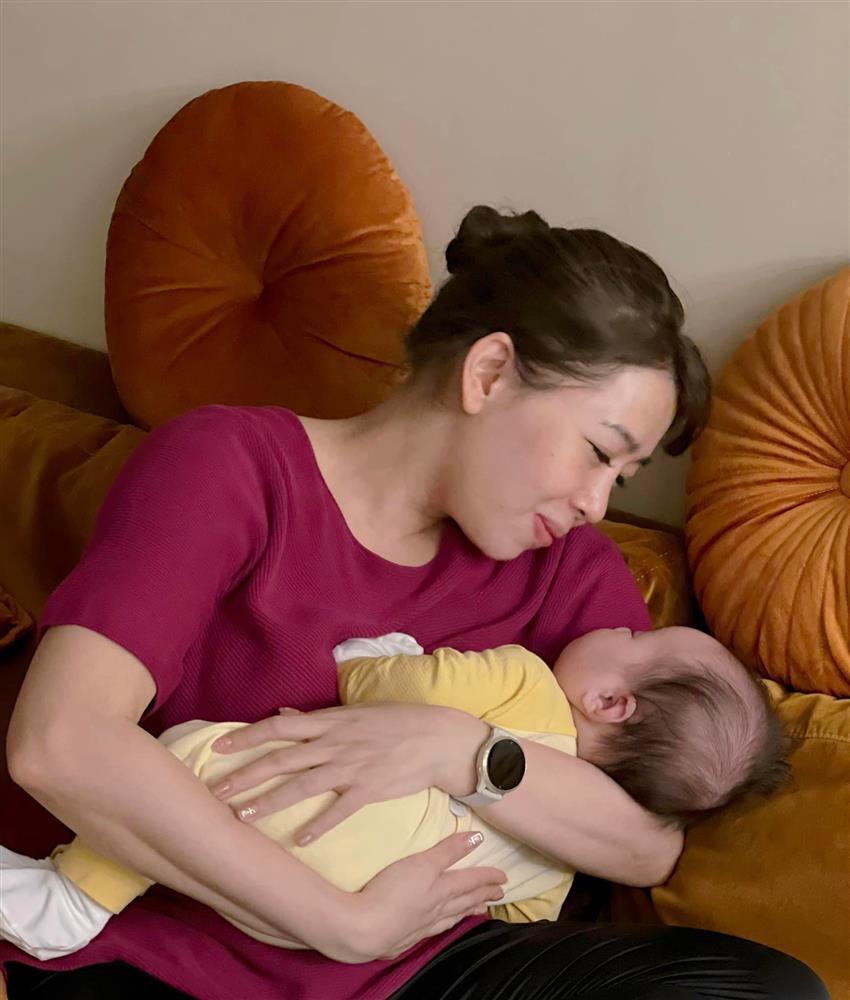 Em gái MC Diệp Chi khoe con 3 tháng tuổi, ngoại hình cưng xỉu-10