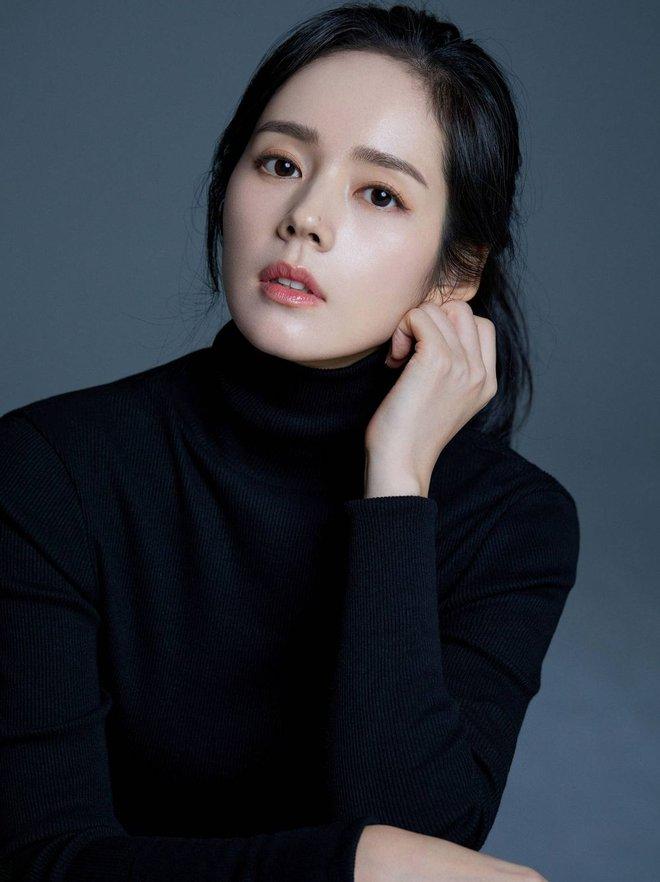 Han Ga In was prevented from getting plastic surgery by her husband-1
