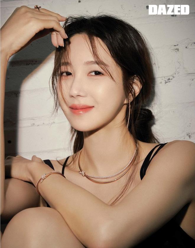 Bà cả Penthouse Lee Ji Ah lên top khi diện váy ngủ mỏng manh sexy-9