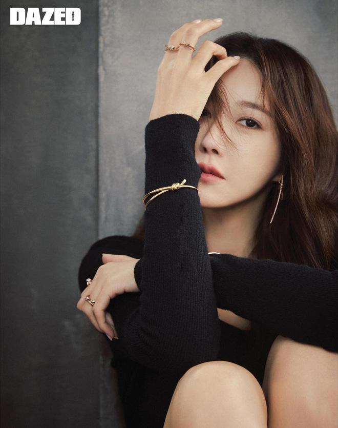 Bà cả Penthouse Lee Ji Ah lên top khi diện váy ngủ mỏng manh sexy-10