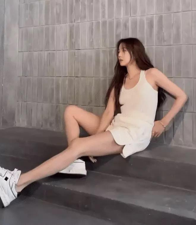 Bà cả Penthouse Lee Ji Ah lên top khi diện váy ngủ mỏng manh sexy-4