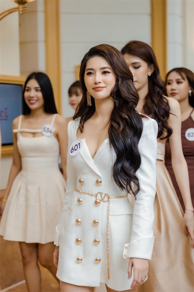 Miss Universe Vietnam contestant in the North: Few celebs, inferior to the South?-2