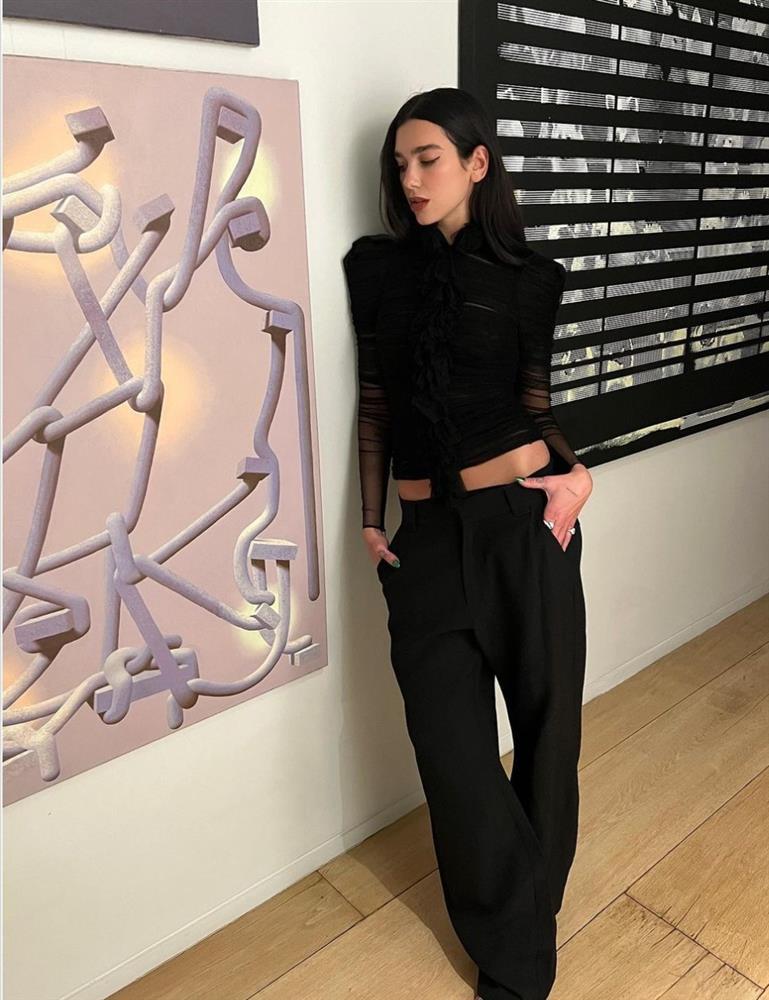 Mỹ nhân từ Á sang Âu đều chạy theo xu hướng Y2K gợi cảm-3