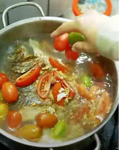 Món canh chua nhót xanh nấu nhanh, bổ dưỡng lại ngon miệng-3