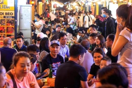 Hà Nội đã qua đỉnh dịch