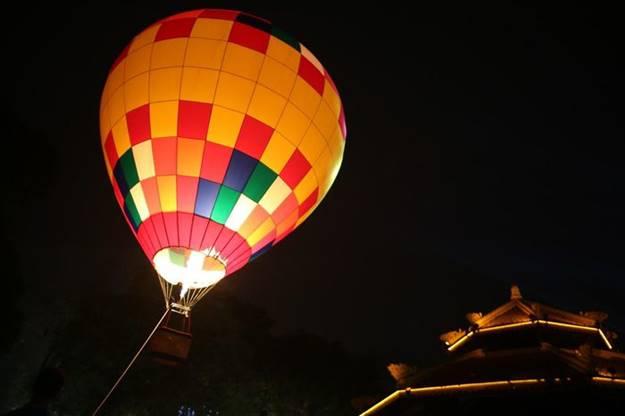 Chen chân ngắm khinh khí cầu khổng lồ ở phố đi bộ Hồ Gươm-8