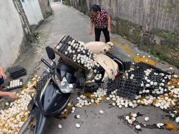 Các thánh xui xẻo tới mức nằm im cũng bị sao quả tạ chiếu vào đầu-1