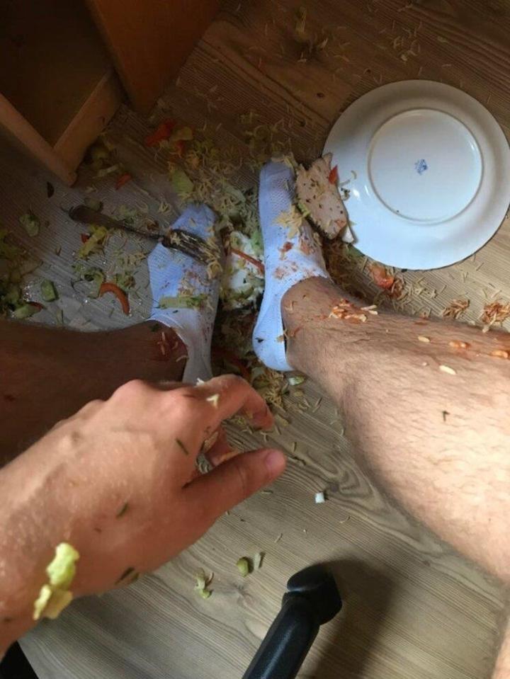 Các thánh xui xẻo tới mức nằm im cũng bị sao quả tạ chiếu vào đầu-2