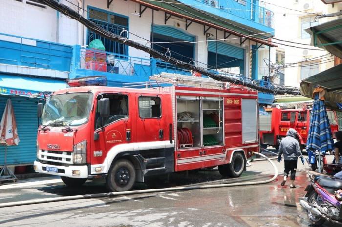 Vừa mất bố mẹ, cô gái lại bị chồng sắp cưới tẩm xăng đốt nhà-2