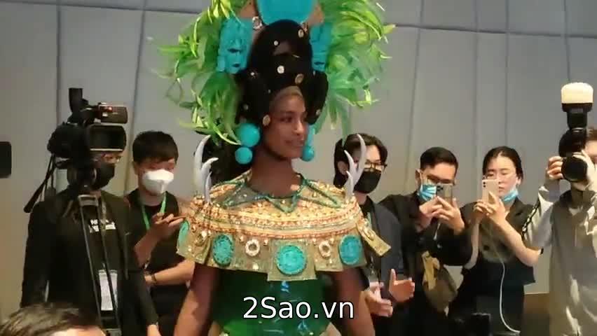 Miss Earth 2021 mặc quốc phục xuất hiện chấn động tại Việt Nam-5