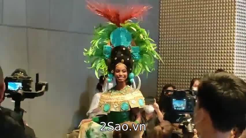 Miss Earth 2021 mặc quốc phục xuất hiện chấn động tại Việt Nam-2